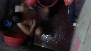 Hidden cam bathing video of Indian neighbor aunty