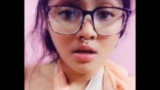 Desi Snapchat girl nude boob show clip