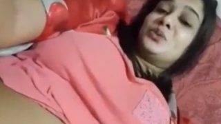 Indian girl pussy play MMS selfie
