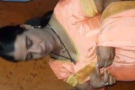 Randi aunty stripping saree sucking lund of client