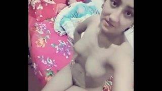 Pakistani aunty nude solo selfie video shared with KB