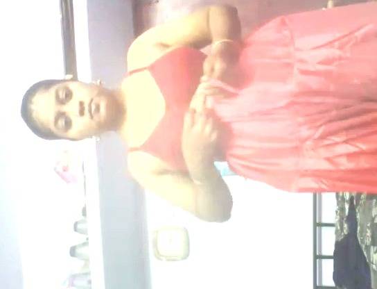 Desi self records her dress changing video – AuntyMaza.in – AuntyMaza.in