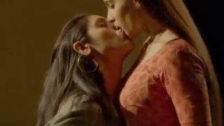 Romantic Indian lesbian kissing scene video