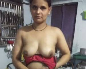 Telugu aunty Reshma strip saree – HamaterDesi.com – HamaterDesi.com
