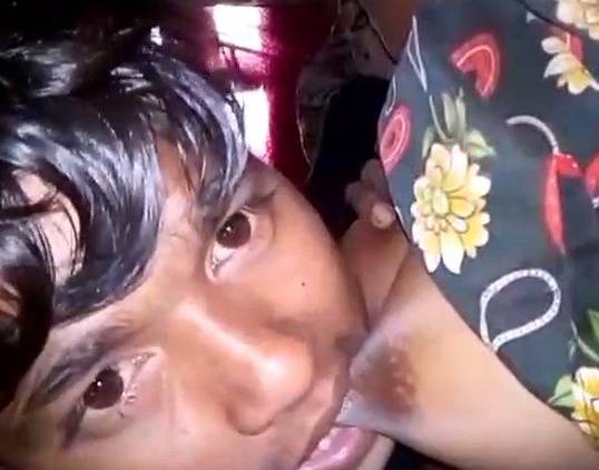 Bengali daily labor sucking Boobs – HamaterDesi.com – HamaterDesi.com