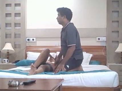 Desi Honeymoon sex video in hotel – HamaterDesi.com – HamaterDesi.com