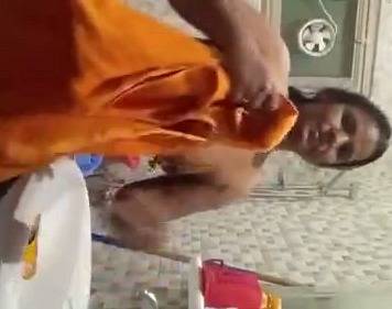 Desi aunty bathroom selfie Video – HamaterDesi.com – HamaterDesi.com