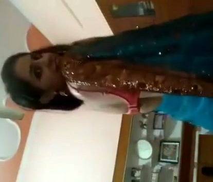 Indian bhabhi undress saree – AuntyMaza.in – AuntyMaza.in