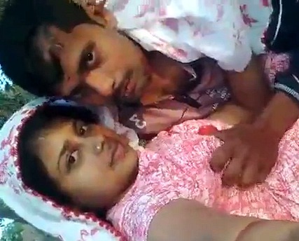 Kissing and fonding boobs of bhabhi – HamaterDesi.com – HamaterDesi.com