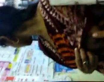 Shop staff lady showing boobs – HamaterDesi.com – HamaterDesi.com