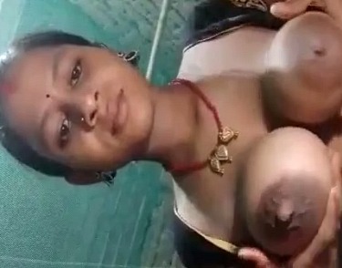 Village bhabhi nude selfie video – HamaterDesi.com – HamaterDesi.com
