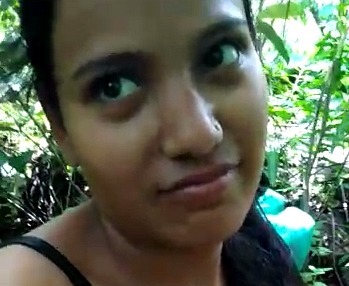 Cute girl with lover in Jungle – AuntyMaza.in – AuntyMaza.in