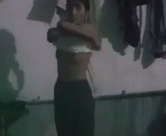 Desi maid bathing spycam video – AuntyMaza.in – AuntyMaza.in