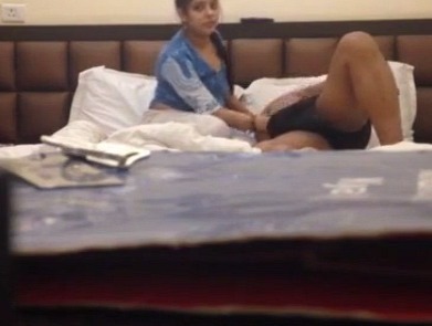 Indian secretary boss sex video – HamaterDesi.com – HamaterDesi.com