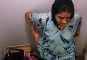 Indian trial room spycam clips – AuntyMaza.in – AuntyMaza.in