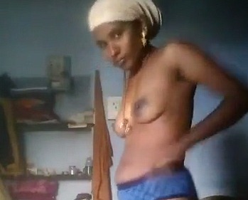 Salem hot Tamil aunty showing nude – AuntyMaza.in – AuntyMaza.in