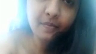 Cute Desi babe nude selfie