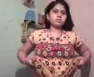 Indian strip bath MMS video selfie – AuntyMaza.in – AuntyMaza.in