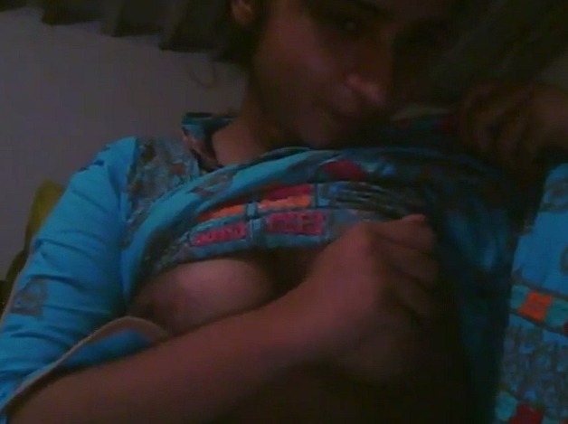Real boob show video - Pakistani nude selfie – AuntyMaza.in – AuntyMaza.in