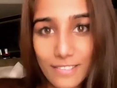 Poonam Pandey Areola Slip Instagram Live – HamaterDesi.com – HamaterDesi.com