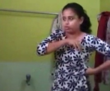 Self recorded bathing video - Indian nude bath – AuntyMaza.in – AuntyMaza.in