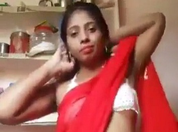 Tamil aunty MMS - Full saree stripping video – AuntyMaza.in – AuntyMaza.in