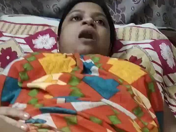 Bengali boudi in gown masturbating – AuntyMaza.in – AuntyMaza.in