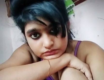 Indian Teen Flaunts - Cute desi girl flaunts pussy