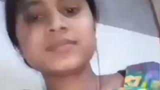 Cute desi kudi showing chut