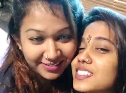 Desi lesbian kiss romance – AuntyMaza.in – AuntyMaza.in