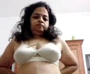 Malayali aunty nude selfie show video – AuntyMaza.in – AuntyMaza.in
