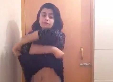 Punjabi kudi Devika stripping MMS – AuntyMaza.in – AuntyMaza.in