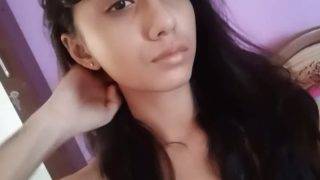 Desi girl nude selfie