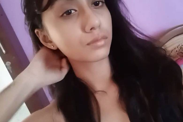 Desi girl nude selfie – AuntyMaza.in – AuntyMaza.in