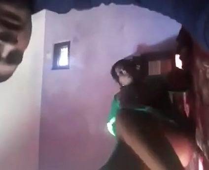 Friends biwi XXX fuck video – AuntyMaza.in – AuntyMaza.in