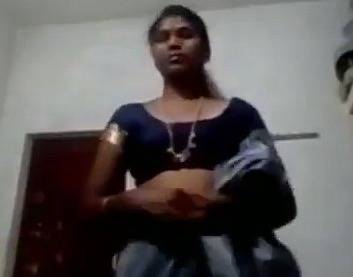Saree stripping Tamil maami – AuntyMaza.in – AuntyMaza.in