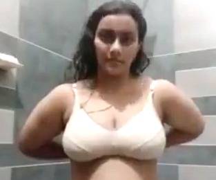 Sexy big boobed Indian aunty solo – AuntyMaza.in – AuntyMaza.in
