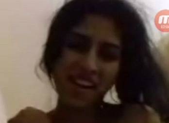 Young desi girl nude on video call – AuntyMaza.in – AuntyMaza.in