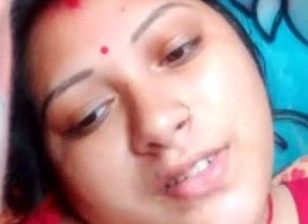 Blouse stripping desi aunty – AuntyMaza.in – AuntyMaza.in