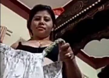 Desi shaved yoni show clip