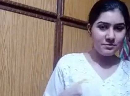 Karachi bhabhi nude stripping solo – AuntyMaza.in – AuntyMaza.in