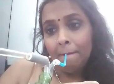 Naked Desi Bhabhi enjoying hookah