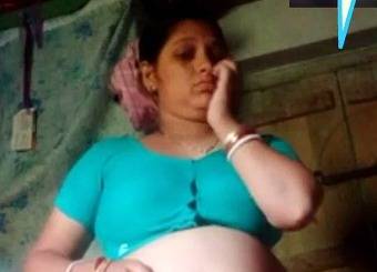 Skirt stripping desi aunty – AuntyMaza.in – AuntyMaza.in