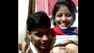 Amateur desi teen lovers ki kissing and boob sucking video