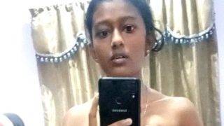 Tamil Teen rubbing her pussy selfie MMS
