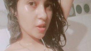 Wet Indian teen bathroom girl naked selfie leaks