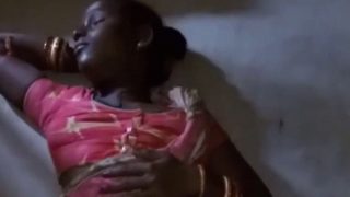 Adivasi lady getting her pussy exposed by lifting saree