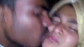 Amateur young lovers enjoying sexy smooch MMS