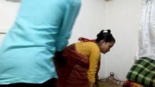 Auto driver lifting saree and fucking a sexy desi aunty