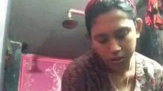 Bangladeshi bomb figured bhabhi bathing and dressing up